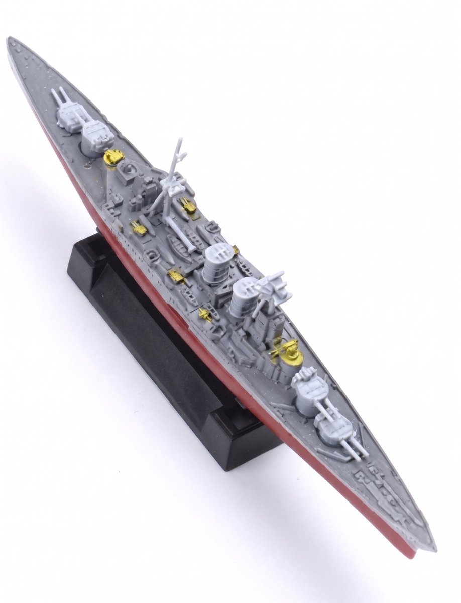 2ntube's tweet photo. HMS Hood. British battlecruiser. Sunk by Bismarck in the Denmark Strait, 24 May 1941. Her aft magazine took a 15-inch shell. She exploded and sank in three minutes. Of 1,418 crew, three survived.
In 13 days it's the 85th anniversary of her loss. https://t.co/Cbv3pIcnNN