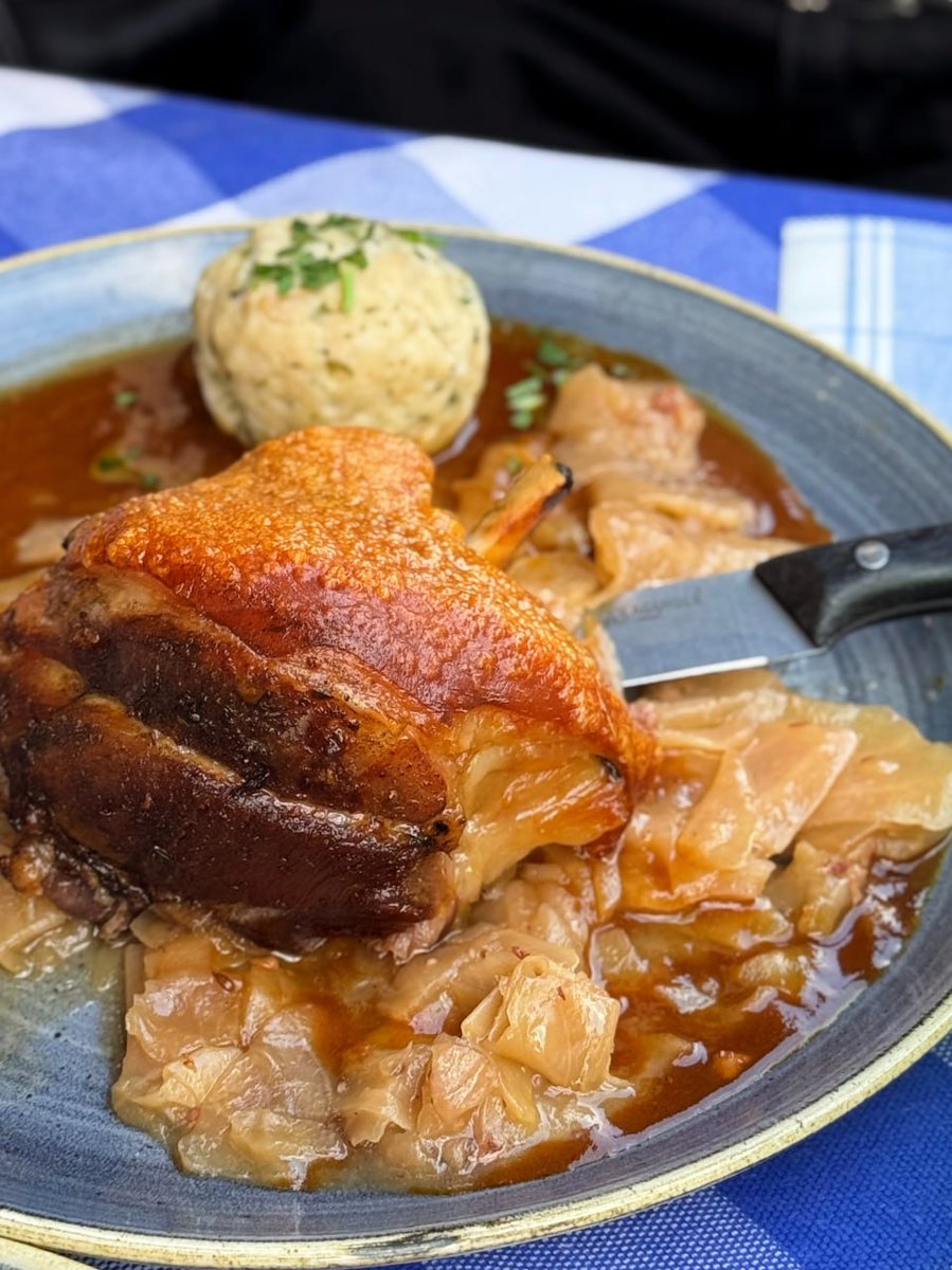 JananAnissa's tweet photo. Today's meal had only two themes: meat, and more meat. On one side was roasted pork knuckle, and on the other side were sausages, sauerkraut, and mashed potatoes, all telling me, "Frieda, you're not leaving here easily today." https://t.co/gGfSkfzZRN