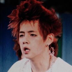 solomagicdark's tweet photo. @velvetskies547 @koofied98 @Koreaboo It's all editing 😂 here no edit for pighyung 🤮 https://t.co/JTC4tHWWQE