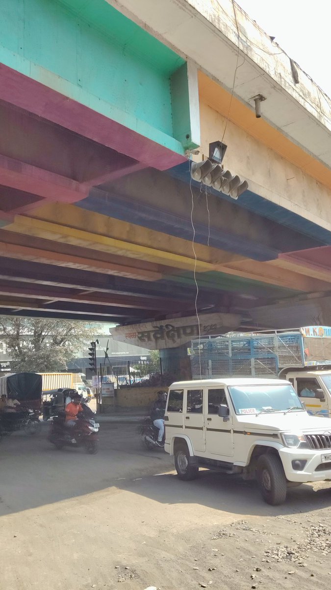 Atulkvaghasiya's tweet photo. आज ता. 12/5/26  सुबह 10 :00 बजे मीरारोड इ काश्मीरा ब्रिज काशी गांव का ब्रिज के नीचे https://t.co/34G2pmNdBc केमेरा लगाया हुआ है लेकिन  उसका वायर नीचे लटक रहा है यहागया है @mybmc @ThaneCityPolice @ThaneCollector @CMOMaharashtra @DarshanSoniCRPC @TV9Marathi https://t.co/3JIWqZGVWk