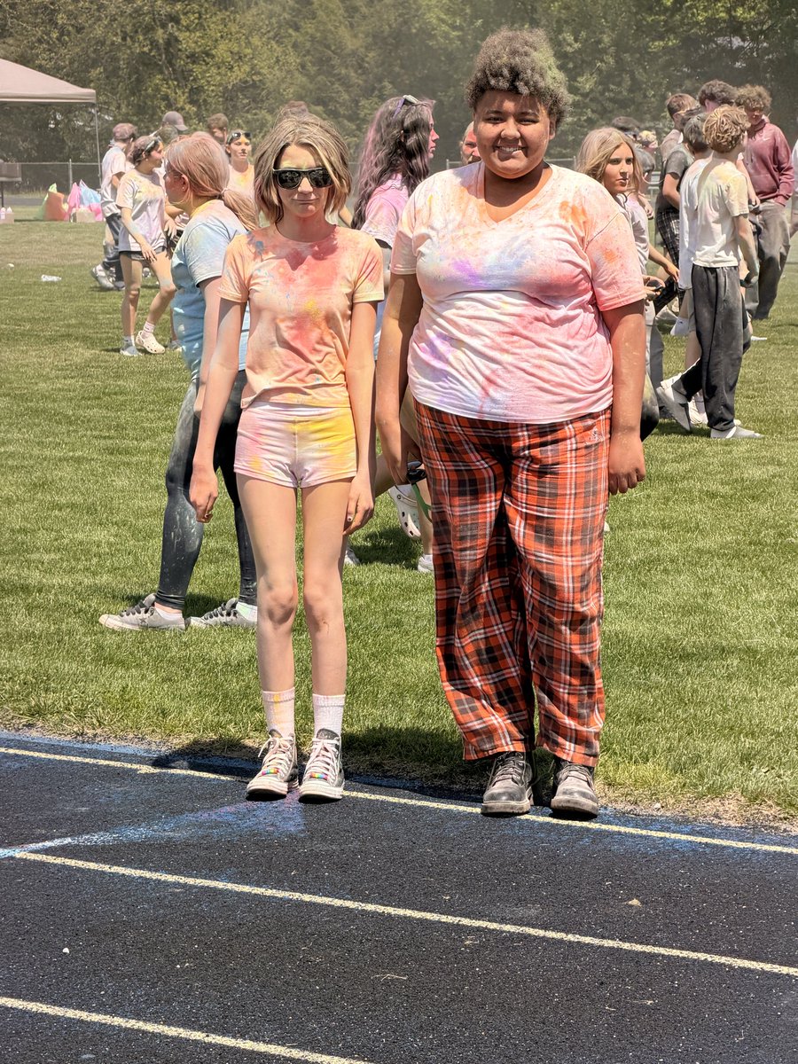 MrsBoydTMS's tweet photo. Color Party today! Thank you @pta_tms! ❤️🧡💛💚💙💜 https://t.co/8xvr2fqq2N