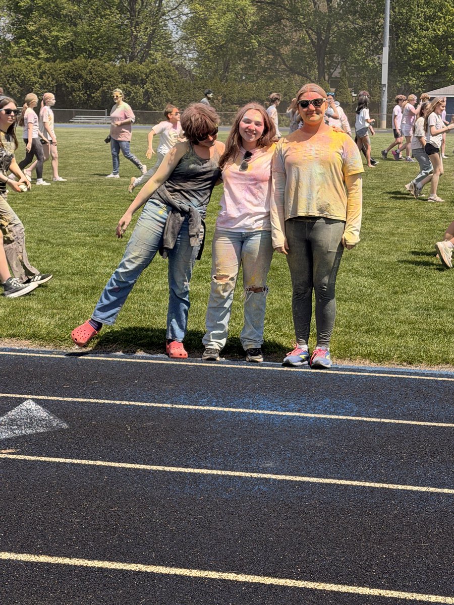 MrsBoydTMS's tweet photo. Color Party today! Thank you @pta_tms! ❤️🧡💛💚💙💜 https://t.co/8xvr2fqq2N
