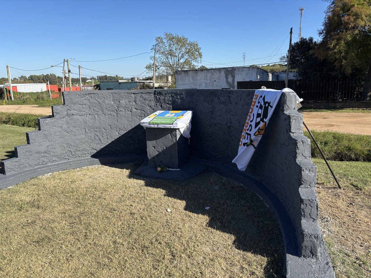claucelo1's tweet photo. ✨Se inauguró el memorial en homenaje a las víctimas de siniestros de tránsito.

Esta actividad se da en el marco del “Mayo amarillo” para concientizar y reflexionar sobre seguridad vial.
#MunicipioProgreso https://t.co/aQH7udjfe8
