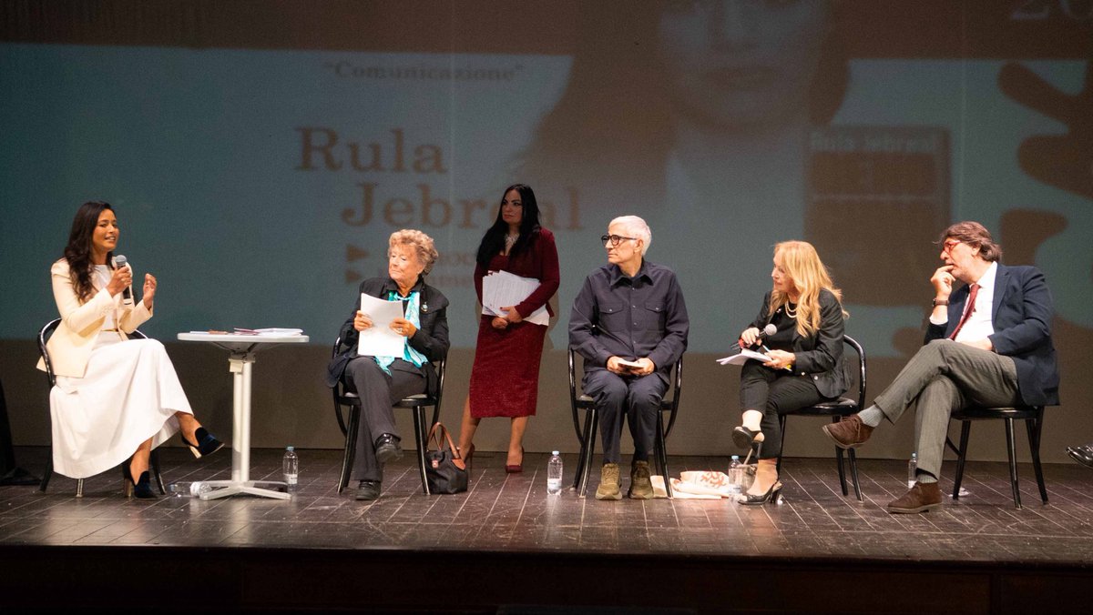 ElsaMorante's tweet photo. Questa mattina al Teatro Diana di Napoli si è svolta la 40esima edizione del Premio Elsa Morante, presieduta da Dacia Maraini. Il tema di quest’anno: “I ragazzini salvati dal mondo”, un invito ai giovani a diventare artefici del proprio futuro. https://t.co/zm3qvxPG5B