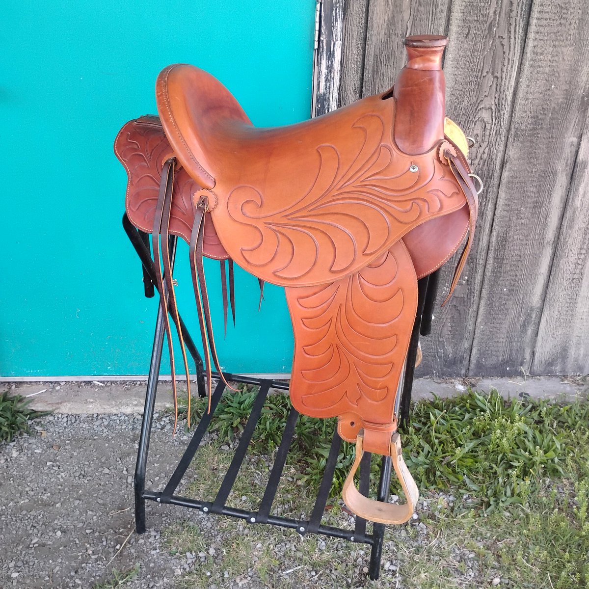 howdysalina's tweet photo. A very interesting saddle we have in consigned from D.L. Moore Saddlery. Come check it out at the store if you're local or look through the pictures online on the website if you're out of state. https://t.co/1VvgZjEprJ