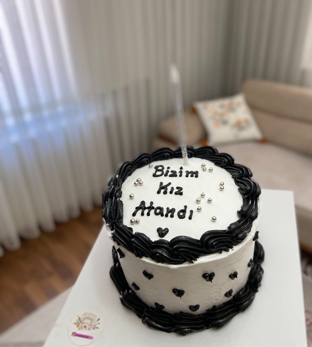 nurssss98's tweet photo. Atanıp şöyle bir pasta yaptırıp kutlama hayali 🥹🤍 https://t.co/pMSgm3YkOk
