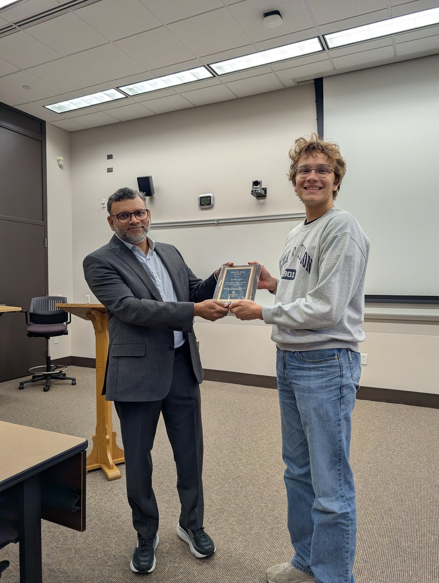 ValpoWeather's tweet photo. Congratulations to our senior geography, meteorology, and environmental science award winners! We are so proud of you! 🎉🌎🧭⛈️

Geography: Korbin Opfer
Meteorology: Hannah Kostka
Environmental Science: Emma Depa https://t.co/4eHODcxzG4