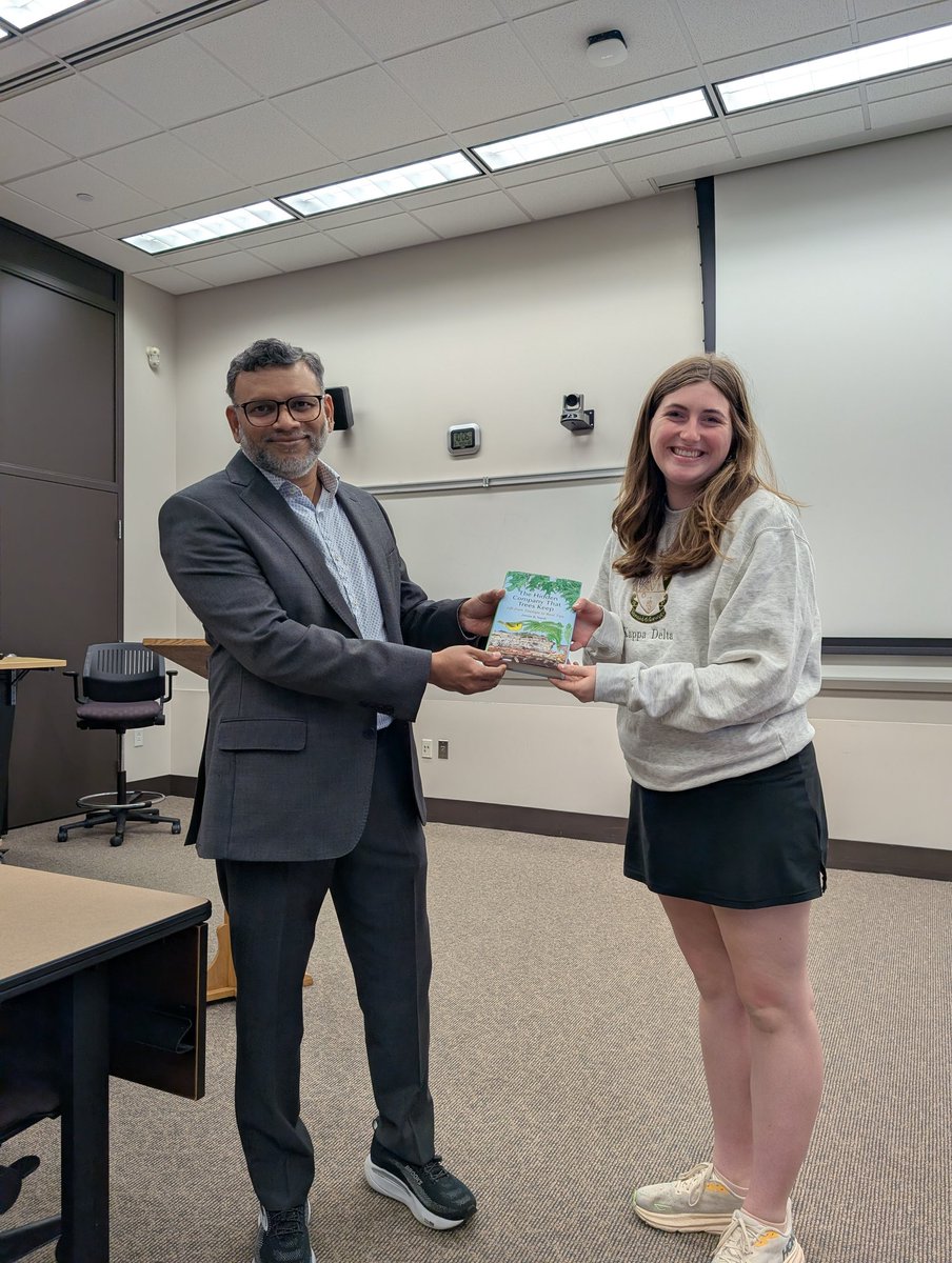 ValpoWeather's tweet photo. Congratulations to our senior geography, meteorology, and environmental science award winners! We are so proud of you! 🎉🌎🧭⛈️

Geography: Korbin Opfer
Meteorology: Hannah Kostka
Environmental Science: Emma Depa https://t.co/4eHODcxzG4