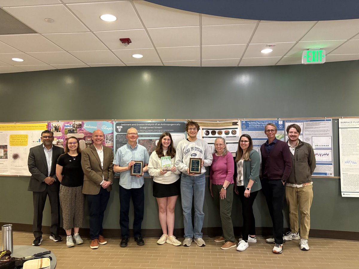 ValpoWeather's tweet photo. Congratulations to our senior geography, meteorology, and environmental science award winners! We are so proud of you! 🎉🌎🧭⛈️

Geography: Korbin Opfer
Meteorology: Hannah Kostka
Environmental Science: Emma Depa https://t.co/4eHODcxzG4