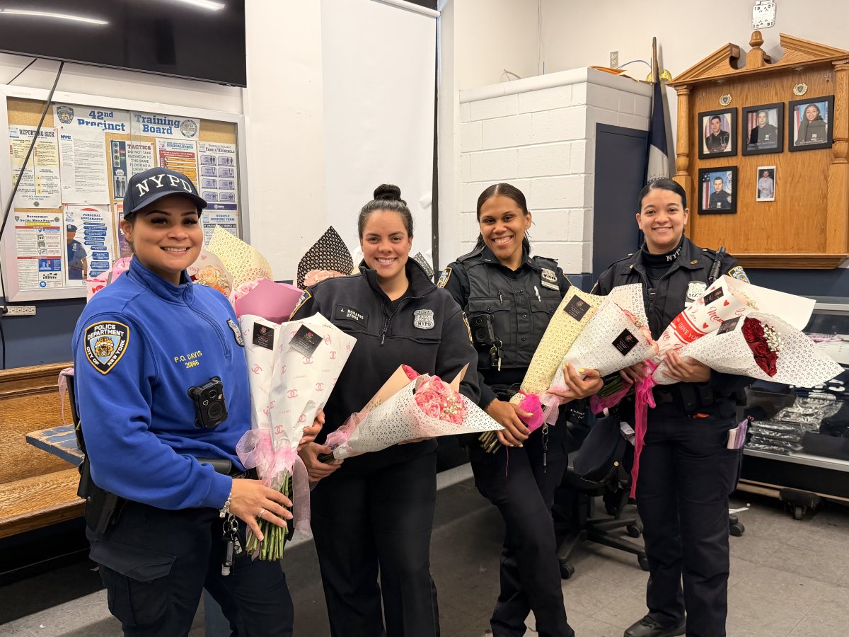 NYPD42Pct's tweet photo. We would like to thank Global Roses Inc for recognizing and honoring the women of our Precinct . As officers, mothers, mentors, and nurturers, we wear many hats each day. Your thoughtful gesture and beautiful roses were truly appreciated. 🌹 https://t.co/3sOC2Nr8Kq