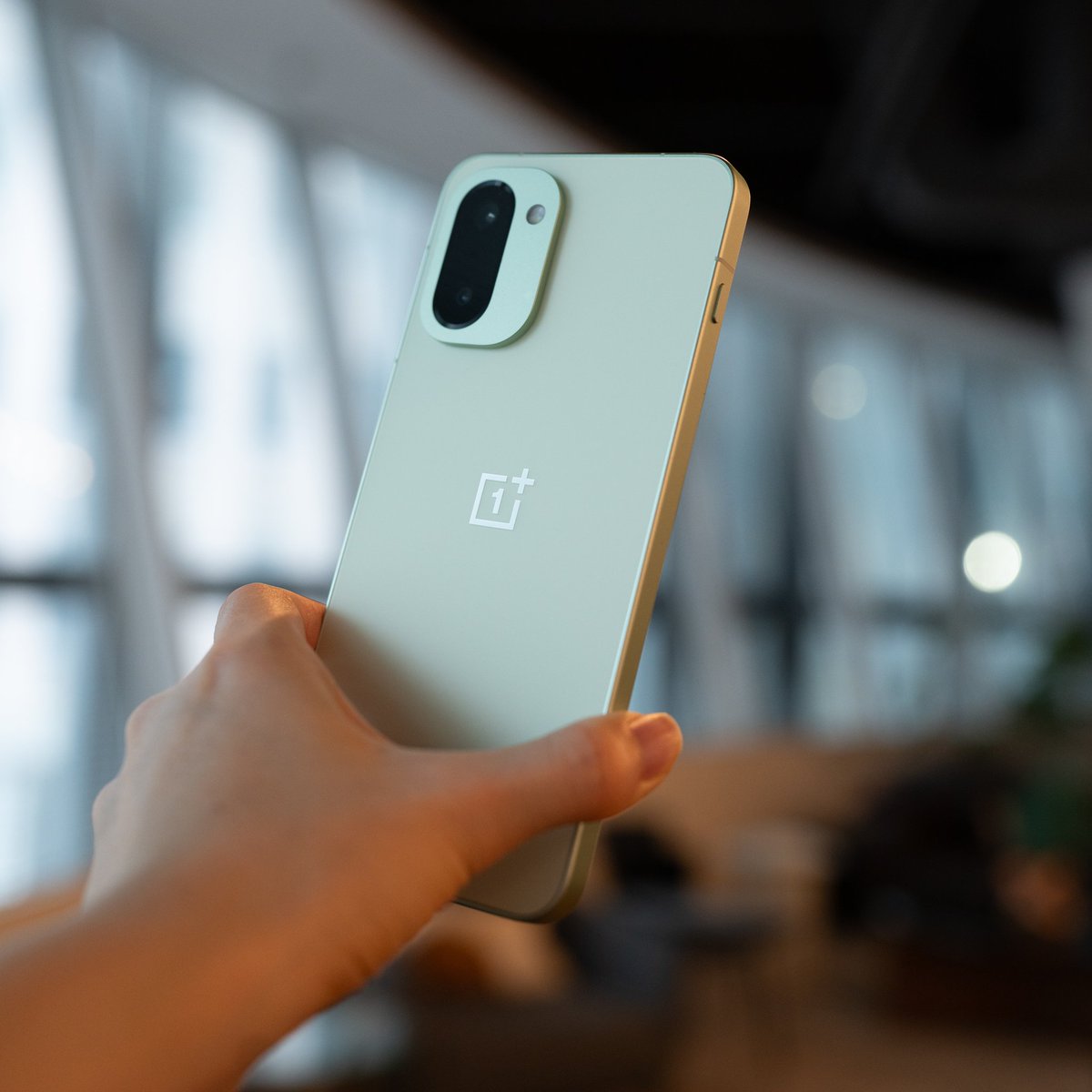 BrijjRajj's tweet photo. Power meets next-gen speed ⚡📱
OnePlus 15R packs Snapdragon® 8 Gen 5, massive 7400mAh battery & ultra-smooth 165Hz display. Shoot stunning 4K 120fps & enjoy AI-powered performance anywhere!
#OnePlus15R #FlagshipKiller #MobileGaming #TechUpgrade https://t.co/GRPzYkWiNn