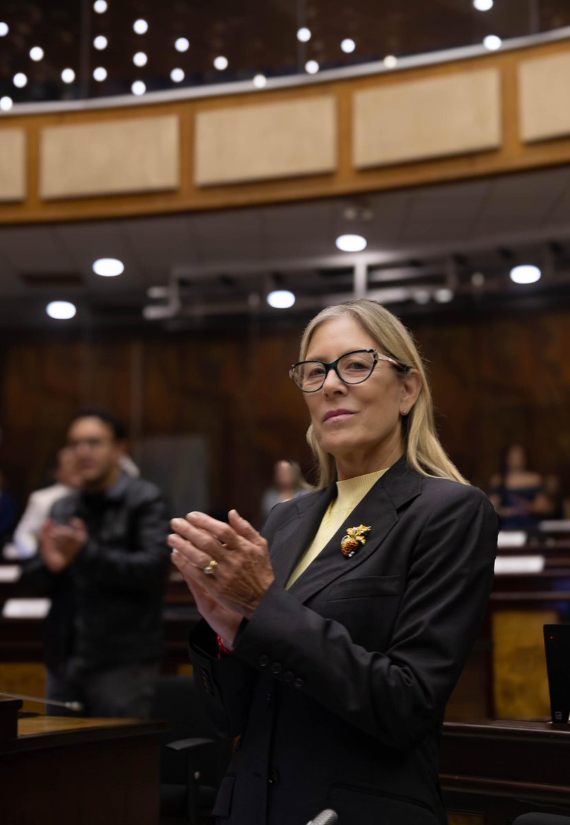 annabellazinok's tweet photo. Cada sesión de la @AsambleaEcuador es una oportunidad para reconocer a quienes impulsan al país 🇪🇨 

Hoy rendimos homenaje a los 50 años de #FEDEXPOR y avanzamos en el segundo debate de la Ley de Gobernanza del Espacio Marino-Costero. Dos temas distintos, pero con algo en común: pensar en el Ecuador con visión de largo plazo.

#Legislamos @Fedexpor