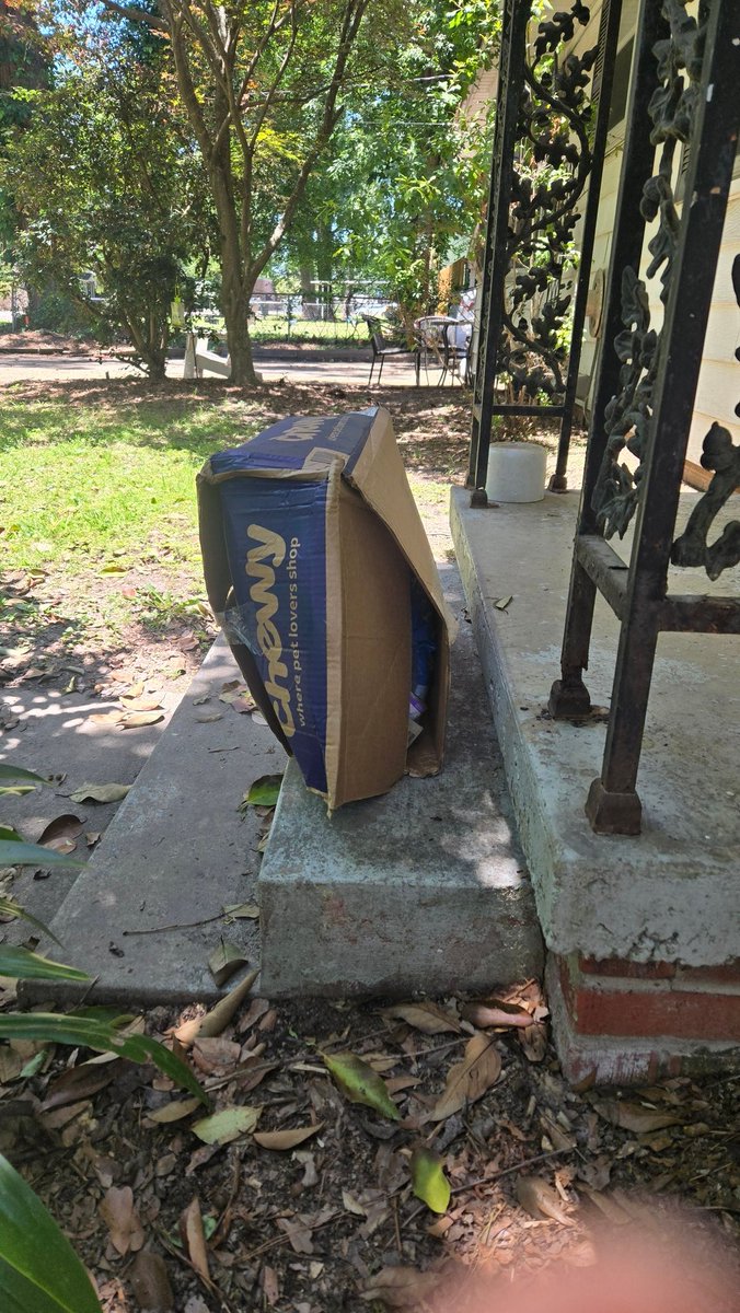 MrRiddler85's tweet photo. I sent certified letters and spoke to the "damage team" with no resolution. @Chewy, this is why I’m done. I can't trust my animals' health to a carrier that views basic service as a burden. See you in court, @FedEx. (2/2) https://t.co/60VAVjhptH