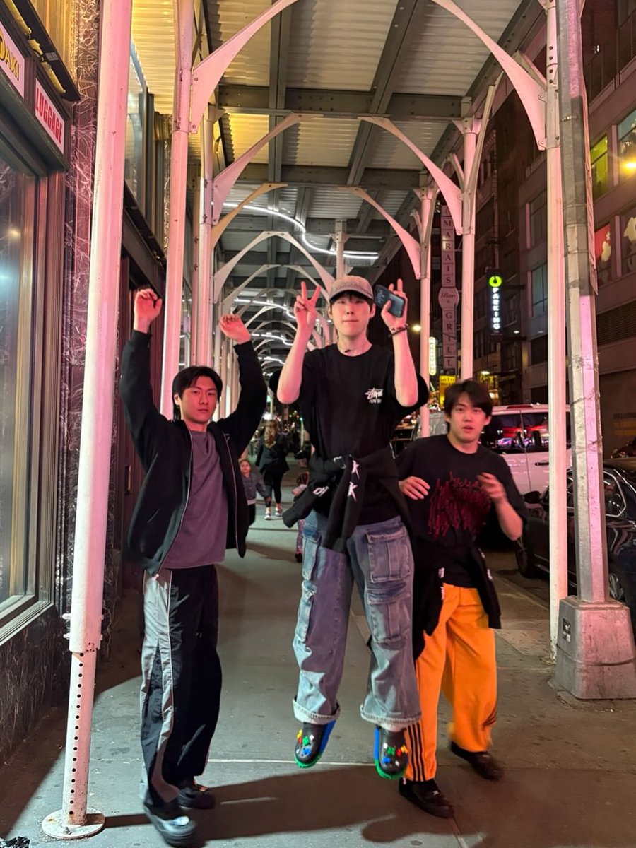 je gwanwoo pics tweet media