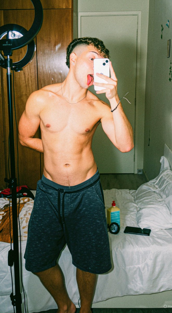 twink cacheado tweet media