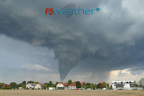F5Weather's tweet photo. Interested in weather forecasts? Storm chaser trying to find the next tornado? 
Try your hand at weather forecasting using computer model guidance, and raw forecasts that meteorologists use. Including some of our own proprietary maps to help guide you like our APRWX Severe and Tornado indices.

Now you can check out F5Weather for 2 weeks for free! 

Use coupon code 2WEEKS at check-out, and give it a try. 

If you like what you see, keep the subscription active and you'll be grandfathered in to Professional level service at $14.95/mo. Not happy with it? Just click the cancel button after you've enjoyed those 2 free weeks during the heart of tornado season. 

Get an account to get started:
https://t.co/6mYDxC4kPn