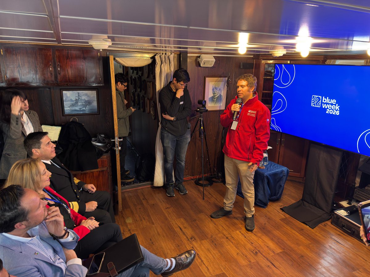 Armada_Chile's tweet photo. Comandante en Jefe de la 5ª Zona Naval, CA Jorge Toso, dio la bienvenida a autoridades, científicos e inversionistas a la #BlueWeek2026 a bordo del BRS “Ingeniero Slight”, instancia que impulsa soluciones basadas en el océano e invita a mirar el desarrollo de Chile desde el mar https://t.co/C7sdFq5P3n