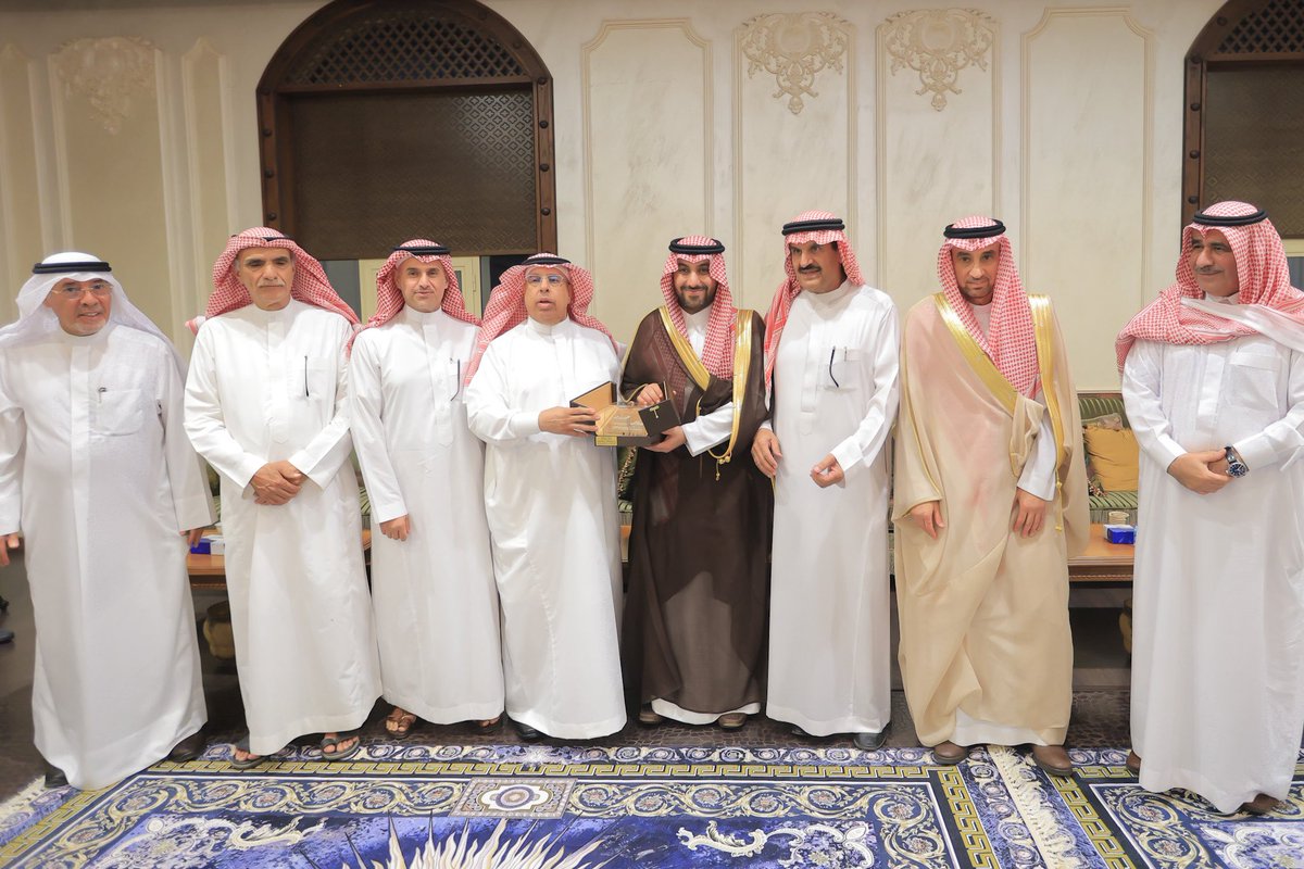 BUKVB's tweet photo. محافظ عنيزة ولجنة الأهالي يزورن البكيرية ويطلع على معالمها التراثية والتنموية
https://t.co/7JPUAt0CCZ https://t.co/mJ9HB56Chu