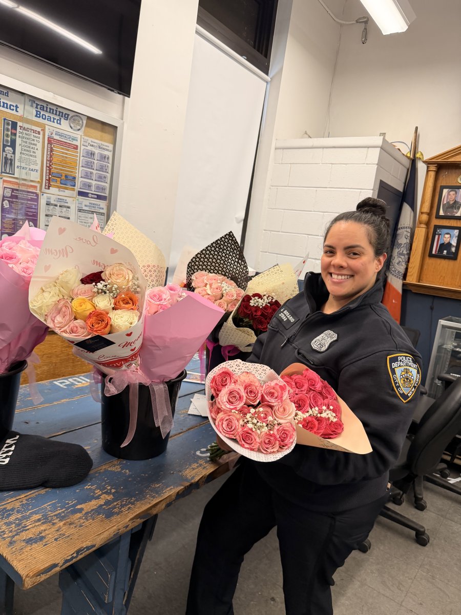NYPD42Pct's tweet photo. We would like to thank Global Roses Inc for recognizing and honoring the women of our Precinct . As officers, mothers, mentors, and nurturers, we wear many hats each day. Your thoughtful gesture and beautiful roses were truly appreciated. 🌹 https://t.co/3sOC2Nr8Kq