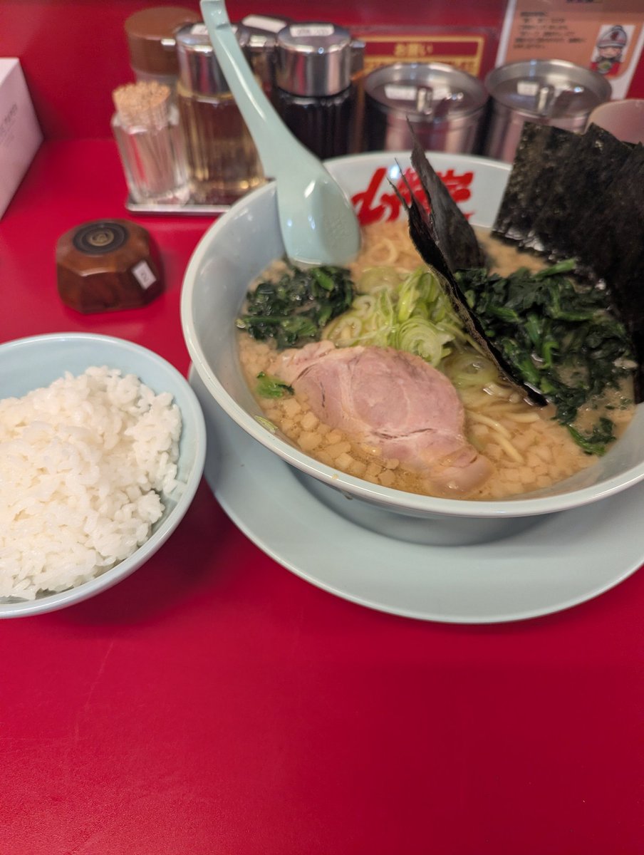 seiyabass's tweet photo. 深夜のラーメン散歩。 https://t.co/ZOmRzDNA2y