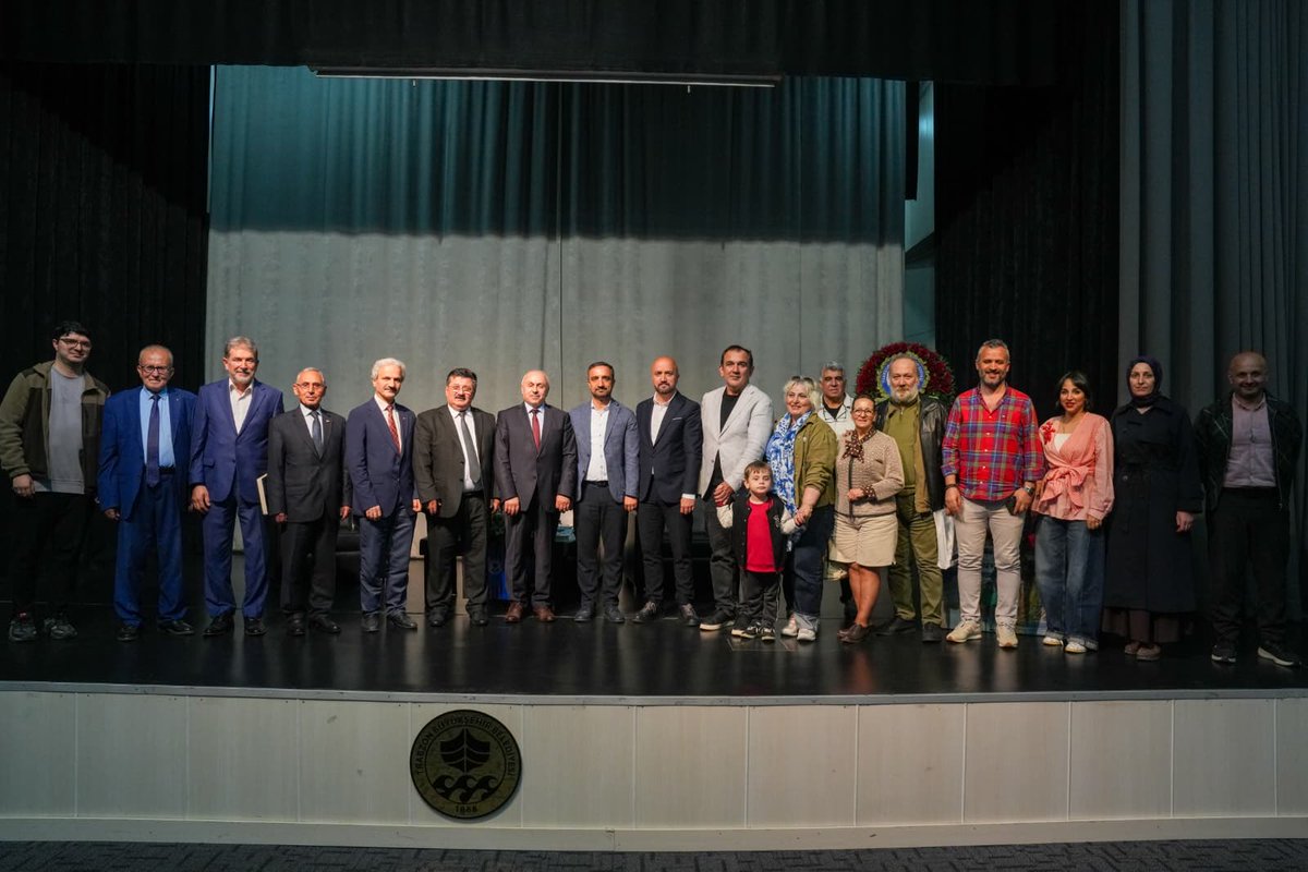 shnmustafakemal's tweet photo. Trabzon’un sanat hafızasına ışık tutan, şehrimizin kültürel birikimini yansıtan kıymetli bir söyleşi programına katıldık.

Sanata ve kültüre katkı sunan herkese teşekkür ediyorum. https://t.co/vn61sLJkoQ