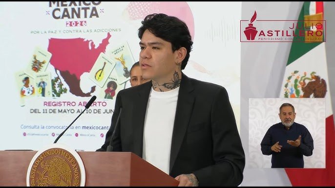 TheDailyKiu's tweet photo. Junior H en la mañanera dejó claro que su etapa en los corridos tumbados ya va de salida

“Decidí evolucionar como artista” y también dijo que ya no se identifica con ese tipo de letras, sobre todo las que hablan de lo mismo de siempre

Ahora busca cambiar el mensaje de su música y hacer algo diferente

Se viene giro fuerte en su carrera 👀

#JuniorH #CorridosTumbados #RegionalMexicano #MusicaMexicana #Mañanera #Mexico #NuevaEtapa