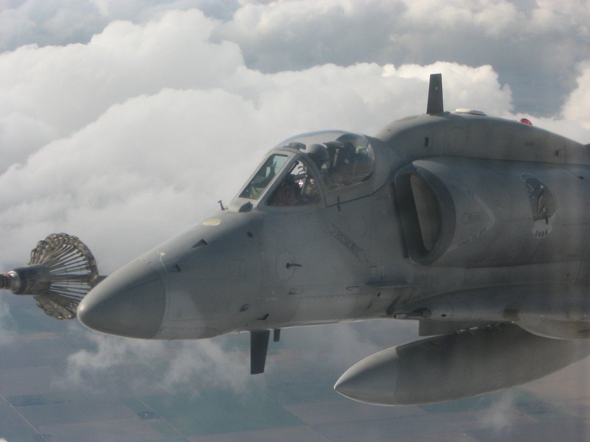martiniotero's tweet photo. @lucioogo @MarianoSciaroni @Armada_Arg Exactamente fue un Operativo conjunto entre los #LockheedMartin A-4AR #Fightinghawk de la 5° Brigada Aérea y los AMD-BA #SuperEtendard de la #EA32 de la #ArmadaArgentina, en Villa Reynolds, San Luis, en octubre de 2007 https://t.co/tzijtK17yZ