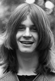 WazowskiDa2's tweet photo. Caralho, a semelhância dele criança com o nosso querido Ozzy Osbourne, é algo indiscritível... https://t.co/aFKwwouAS5