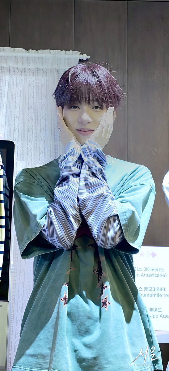 SeoeunNote's tweet photo. 20260512 리스닝카페

이렇게 가까우니까 숨을 쉴 수 없어…..

#김동윤 #KIMDOMGYUN 
#드리핀 #DRIPPIN
#차동협 #CHADONGHYEOP https://t.co/FMVAIWWQxe