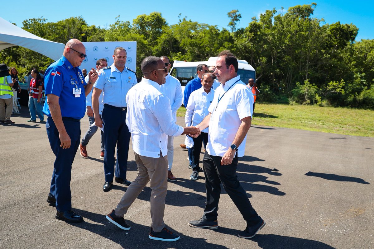 daeroportuario's tweet photo. Como parte de nuestro compromiso con la seguridad y el fortalecimiento de las operaciones aeroportuarias, estuvimos presentes como observadores en el Simulacro a Gran Escala realizado en el Aeropuerto Internacional de Punta Cana. (@PUJAirport) https://t.co/WI8m9XPmno