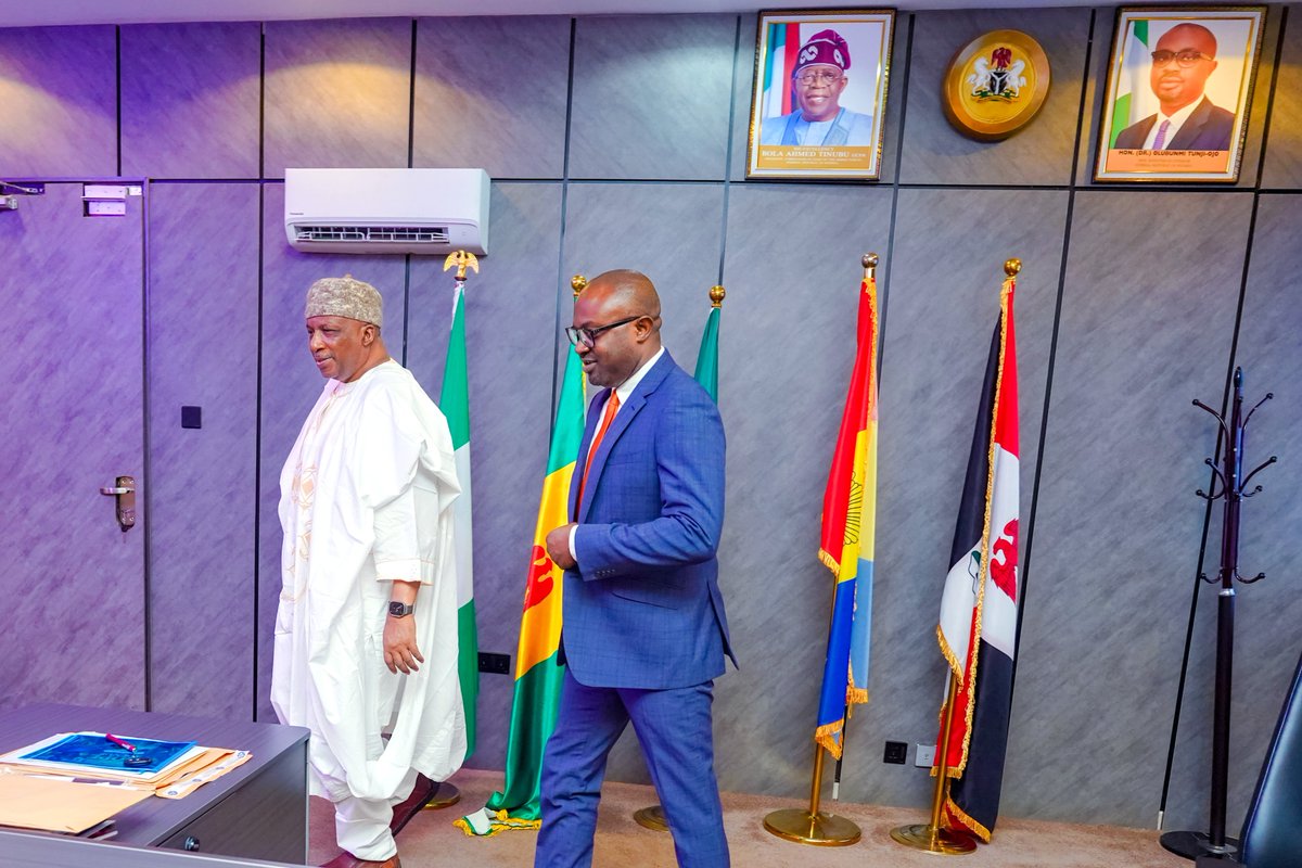 BTOofficial's tweet photo. Today, I received Nigerian Ambassador Designate to China and former Minister of Interior, Lieutenant General Abdulrahman Bello Dambazau (Rtd.), CFR, on a courtesy visit.  

His vast experience as former Chief of Army Staff remains an invaluable asset to our dear nation. https://t.co/Pu073hHnrB