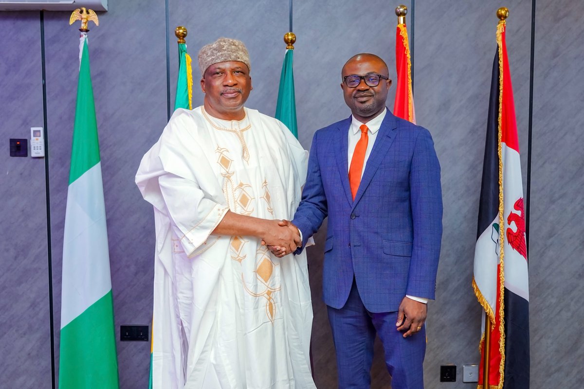 BTOofficial's tweet photo. Today, I received Nigerian Ambassador Designate to China and former Minister of Interior, Lieutenant General Abdulrahman Bello Dambazau (Rtd.), CFR, on a courtesy visit.  

His vast experience as former Chief of Army Staff remains an invaluable asset to our dear nation. https://t.co/Pu073hHnrB