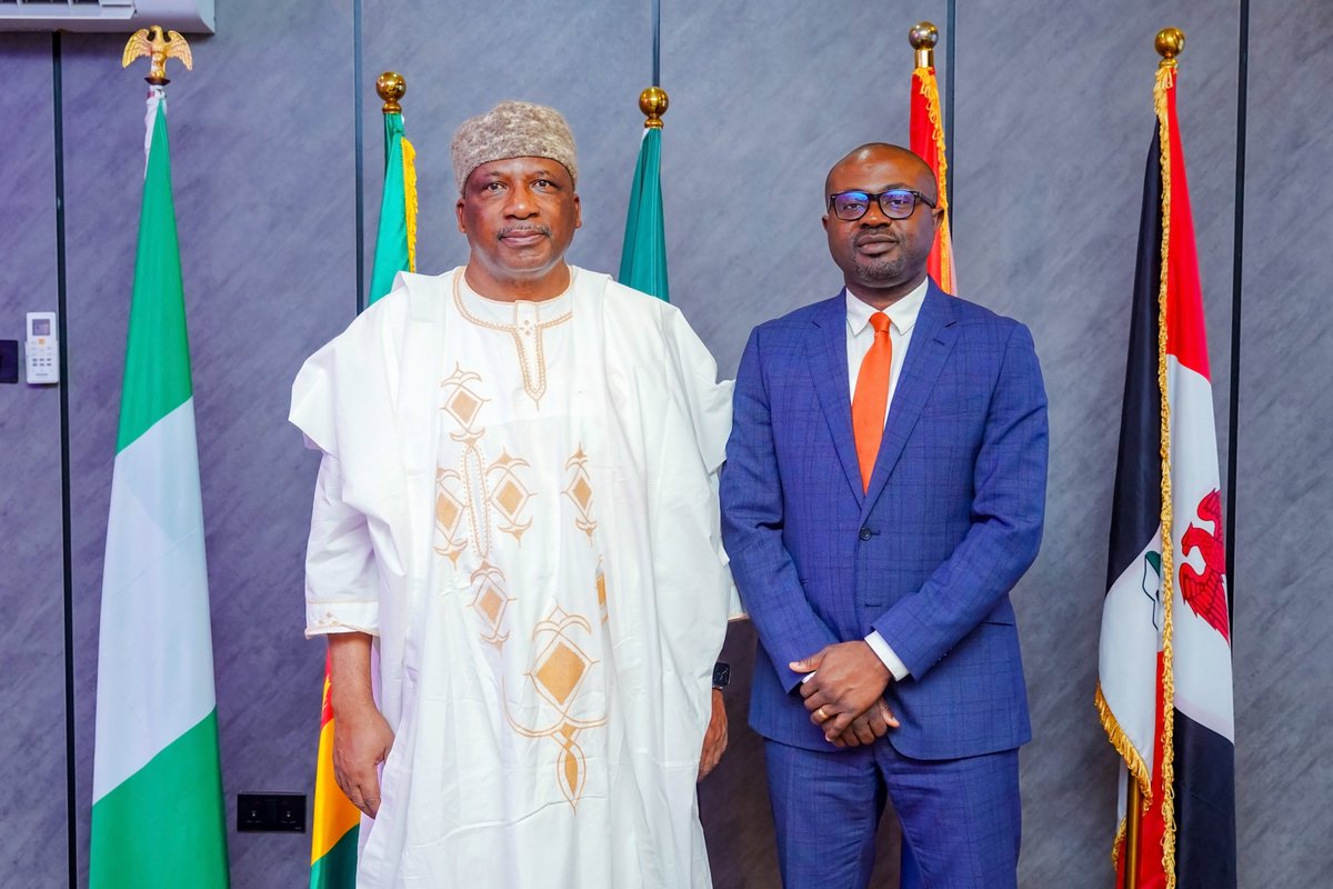 BTOofficial's tweet photo. Today, I received Nigerian Ambassador Designate to China and former Minister of Interior, Lieutenant General Abdulrahman Bello Dambazau (Rtd.), CFR, on a courtesy visit.  

His vast experience as former Chief of Army Staff remains an invaluable asset to our dear nation. https://t.co/Pu073hHnrB