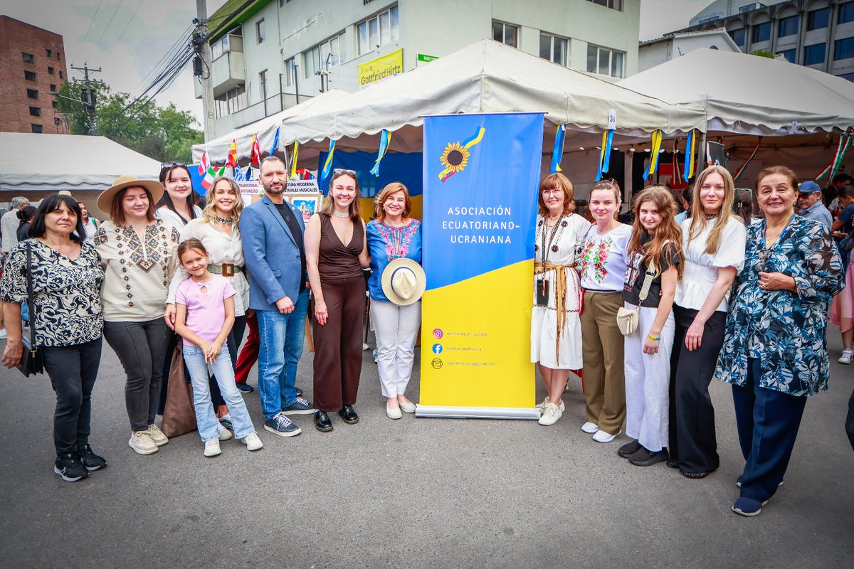UEenEcuador's tweet photo. #MesdeEuropa 🥳🇪🇺 | 🇺🇦 Por primera vez dimos la bienvenida en #Eurofest a la Asociación Ecuatoriano - Ucraniana @mfa_ukraine @UKinPeru con su propio espacio 🩵💛para compartir su riqueza cultural y la resiliencia de su pueblo.
Su presencia nos recuerda que #Europa es mucho más que un territorio: es una comunidad unida por valores. La presencia de #Ucrania fue un testimonio de resiliencia y un recordatorio de que nuestra unidad se fortalece en la solidaridad y en la defensa compartida de la paz, la libertad y la dignidad humana.🕊️✨
#CulturalDiplomacy #StandWithUkraine
