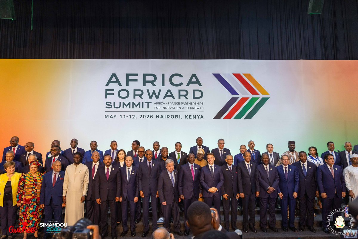 presidencegn's tweet photo. 🟢 𝐒𝐨𝐦𝐦𝐞𝐭 𝐀𝐟𝐫𝐢𝐜𝐚 𝐅𝐨𝐫𝐰𝐚𝐫𝐝 𝐚̀ 𝐍𝐚𝐢𝐫𝐨𝐛𝐢 : 𝐥𝐞 𝐏𝐫𝐞́𝐬𝐢𝐝𝐞𝐧𝐭 𝐝𝐞 𝐥𝐚 𝐑𝐞́𝐩𝐮𝐛𝐥𝐢𝐪𝐮𝐞 𝐒.𝐄 𝐌𝐚𝐦𝐚𝐝𝐢 𝐃𝐎𝐔𝐌𝐁𝐎𝐔𝐘𝐀 𝐩𝐨𝐫𝐭𝐞 𝐥𝐞 𝐏𝐫𝐨𝐠𝐫𝐚𝐦𝐦𝐞 𝐒𝐢𝐦𝐚𝐧𝐝𝐨𝐮 𝟐𝟎𝟒𝟎 𝐞𝐭 𝐩𝐥𝐚𝐢𝐝𝐞 𝐩𝐨𝐮𝐫 𝐮𝐧𝐞 𝐀𝐟𝐫𝐢𝐪𝐮𝐞 𝐦𝐚𝐢̂𝐭𝐫𝐞𝐬𝐬𝐞 𝐝𝐞 𝐬𝐨𝐧 𝐝𝐞𝐬𝐭𝐢𝐧 𝐞́𝐜𝐨𝐧𝐨𝐦𝐢𝐪𝐮𝐞. 

Le sommet « Africa Forward », ouvert lundi à Nairobi au Kenya, a pris fin ce mardi après deux journées d’échanges stratégiques consacrées à l’avenir économique, énergétique et technologique du continent africain. Cette rencontre de haut niveau a réuni plusieurs chefs d’État et de gouvernement, des représentants d’institutions internationales, des investisseurs, des entrepreneurs, des membres de la société civile ainsi que des acteurs de la jeunesse africaine.

🔗  https://t.co/TIaS5T7ckQ

DCI-PRG