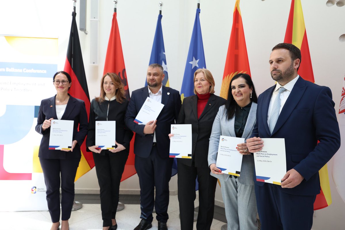 GERambMNE's tweet photo. Berlin Process WB6 Work Plan on Employment & Social Policy adopted: 🇩🇪 Federal Minister of Labour & Social Affairs Bärbel Bas welcomed 🇲🇪 Minister of Labour, Employment & Social Dialogue, Naida Nišić, and WB6 colleagues in Berlin. Find the Work Plan here: https://t.co/K9rikoxgBw https://t.co/853sobgogG