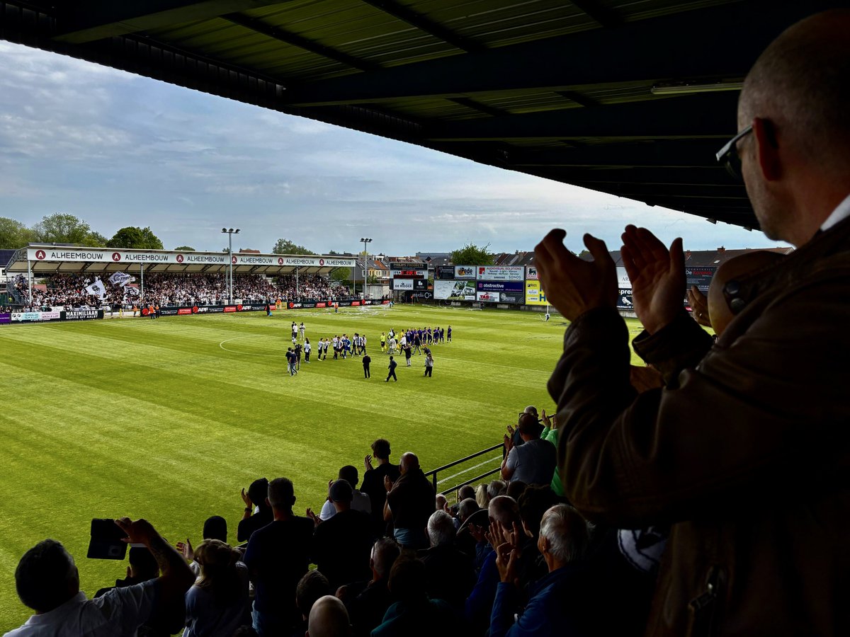 rwilkowski1's tweet photo. Eendracht Aalst, a Belgian household name in the 90s, went bankrupt in early 2025 and returned last summer as Eendracht Aalst Lede. Last Sunday, 3,000 fans at their intimate Pierre Cornelisstadion watched them seal promotion to the 4th tier. ⚽️🇧🇪 https://t.co/1GcSDsSlcK