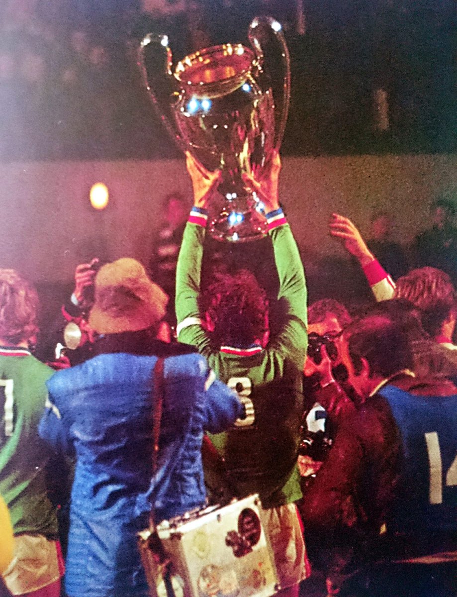 Giscard_Punk's tweet photo. Il y a 50 ans aujourd'hui : Victoire de St-Etienne en finale de la Coupe des clubs champions https://t.co/YKy8wWEi1G