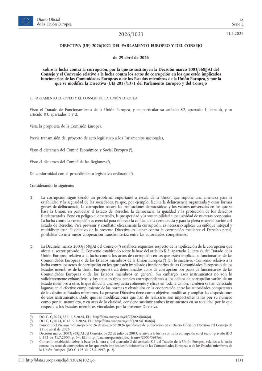 CarlosCaroCoria's tweet photo. 🔴 El fin del compliance "de fachada" en la Unión Europea.

Es la norma más ambiciosa de armonización penal anticorrupción producida por la UE. El 11.5.26 se publicó la Directiva (UE) 2026/1021 sobre lucha contra la corrupción. Sustituye en bloque la Decisión Marco 2003/568/JAI y el Convenio de 1997 sobre funcionarios comunitarios, y modifica la Directiva PIF 2017/1371. Plazo de transposición: 1.6.28.

1️⃣ 8 delitos armonizados: cohecho, soborno privado, malversación, tráfico de influencias, ejercicio ilícito de funciones públicas, obstrucción a la justicia, enriquecimiento por delitos de corrupción y encubrimiento.

2️⃣ Se elevan los marcos penales. La pena máxima prevista por cada Estado no podrá ser inferior a 5 años para el cohecho con incumplimiento de deberes; a 4 años para malversación, enriquecimiento y encubrimiento; y a 3 años para cohecho "limpio", soborno privado y tráfico de influencias.

3️⃣ Multas a PPJJ equiparadas al modelo GDPR y competencia. Hasta el 5% del volumen de negocios mundial o 40M de euros, el mayor de ambos, para cohecho, soborno y malversación. Hasta 3% o 24M para tráfico de influencias, obstrucción y enriquecimiento.

4️⃣ Concepto expansivo de funcionario público (art. 2). Incluye empleados de empresas estatales, de empresas privadas que presten servicio público y de organizaciones internacionales. Nueva categoría operativa: "alto cargo", con efecto agravante facultativo.

5️⃣ Compliance como atenuante expreso (art. 16.c). Por primera vez una norma armonizadora europea reconoce los programas de cumplimiento "eficaces" como circunstancia atenuante de la responsabilidad penal corporativa.

6️⃣ Rechazo expreso al "compliance de fachada". El considerando 29 incorpora textualmente la categoría de los "programas de cumplimiento con fines únicamente cosméticos". Lo que importa es la efectividad real, no el papel.

7️⃣ Autodenuncia rápida y medidas de reparación como atenuante (art. 16.d). Es la antesala europea de los Deferred Prosecution Agreements (DPA) del modelo USA, aunque la Directiva no los regule expresamente.

8️⃣ Prescripción mínima de 8 años para delitos con pena máxima de 4 años o más, y de 5 años para los castigados con pena máxima de al menos 3 años. Los Estados pueden rebajar esos plazos si su ordenamiento prevé interrupción o suspensión.

9️⃣ Levantamiento de inmunidades (art. 17). Obligación de que los privilegios e inmunidades de funcionarios puedan levantarse para investigar y enjuiciar delitos de corrupción.

🔟 Whistleblowing reforzado (art. 25). Los canales internos obligatorios deben cubrir todas las figuras del catálogo, no solo las de la Directiva 2019/1937.

La nueva Directiva marca el estándar transnacional aplicable a las subsidiarias en la UE de matrices peruanas o latinoamericanas, a las empresas locales que operen en mercados europeos, pero también a las corporaciones europeas que compiten en la región.