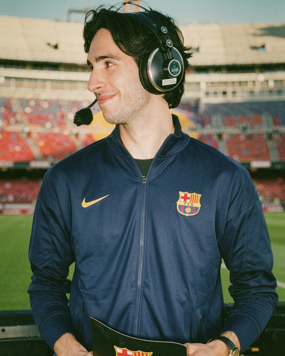 PabloWBlanco's tweet photo. A true honour and privilege to be pitch-side presenting for @FCBarcelona as we beat Real Madrid in El Clásico to clinch our 29th La Liga title. I dreamt of days like these when I was a kid. Thank you to those who put the trust in me. Dream come true. Visca el Barça! 💙❤️🏆 https://t.co/elz5IDHx7V