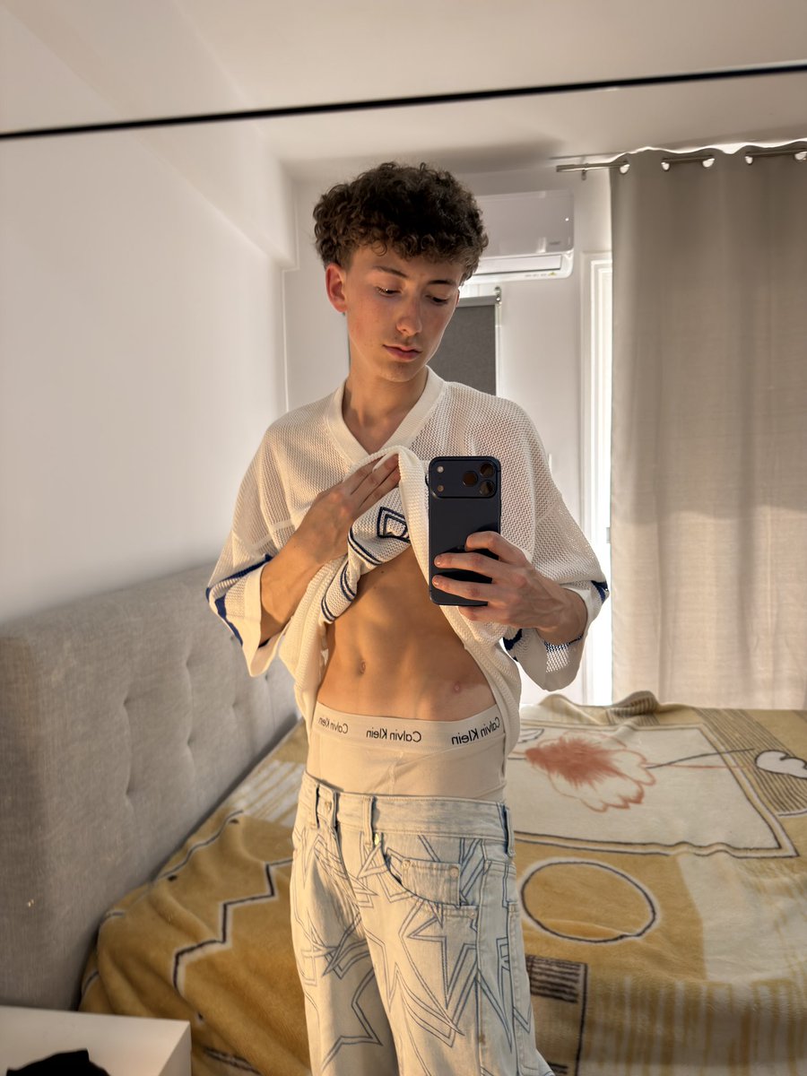 mateomillerx's tweet photo. Feeling this new outfit 💫 RT to take it off 🤷🏻‍♂️ https://t.co/N8uPptB4pG