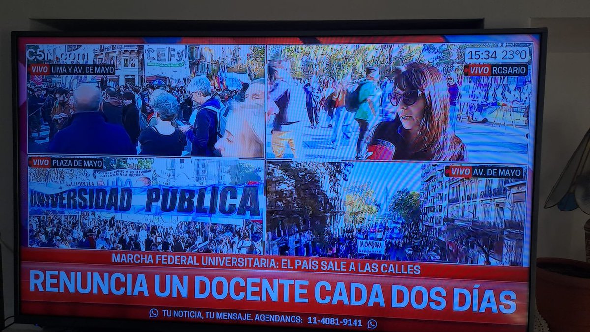 Airunko's tweet photo. Con las compañeras argentinas. Por la educación pública, por la investigación, por un salario digno. https://t.co/EgK0giwF48
