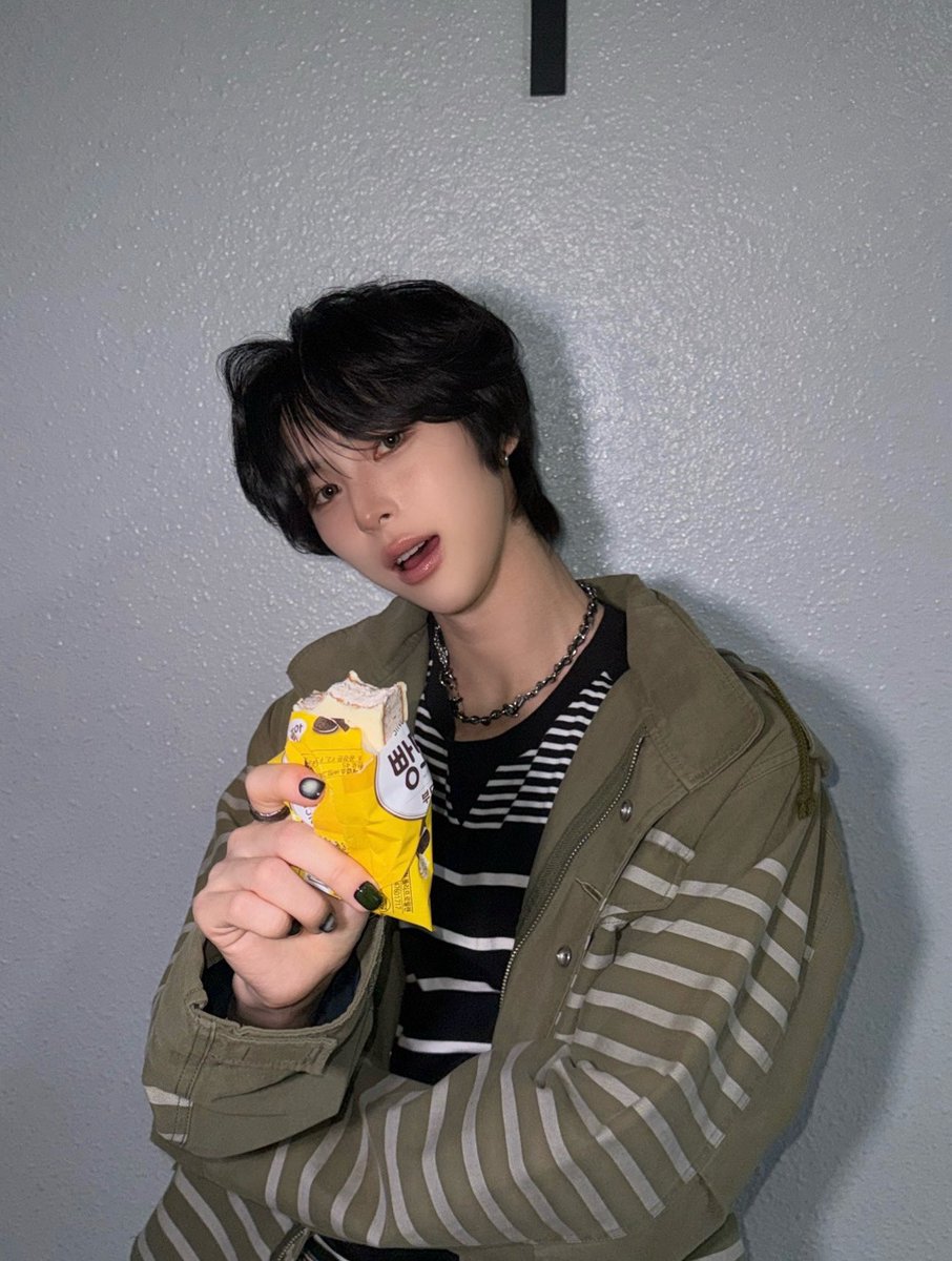 DDIRECTION_FR's tweet photo. 💭  WEVERSE  ⋮  120526

#JOOHYOUNG — a posté de nouvelles photos.

« Glace 🍦 »

#DAILYDIRECTION #DD ⋅ @_official_DD https://t.co/k7u4phw6FL