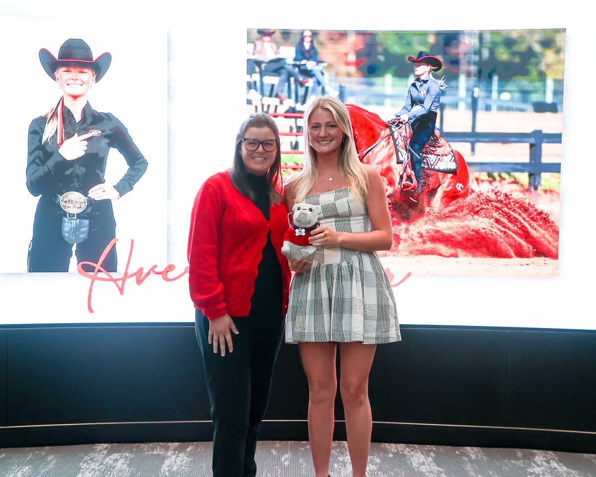 UGAEquestrian's tweet photo. Rookie of the Year: 𝐑𝐞𝐢𝐧𝐢𝐧𝐠‼️

Avery Taylor made an huge impact in her first season with 7 wins including a 4-0 win streak in her first 4 competitions, a high score of 74, earning 1 MOP honor. She finished her year as the SEC Reining Freshman of the Year.

#GoDawgs | #A149 https://t.co/48dlZLDz0C
