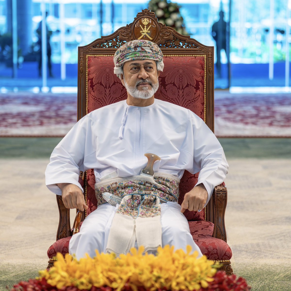 8T_0T's tweet photo. وما ملكوا الدنيا بحد سيوفهم
ولكن بحدّ الحب فينا تسللوا.

حفظهما الله لعُمان وشعبها🇴🇲 https://t.co/cxw0oWYl8y