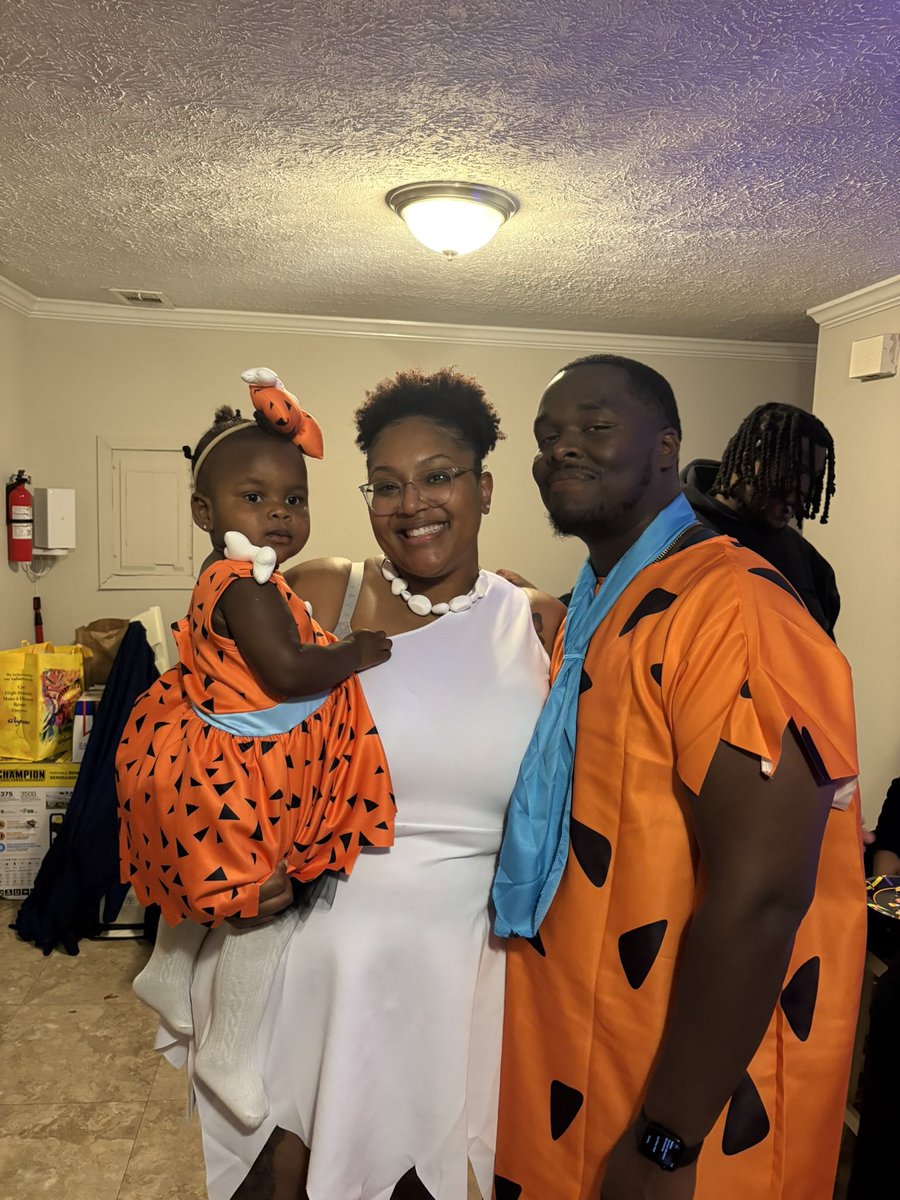aaaydni's tweet photo. My family is facing a tough time after my husband's car accident, which has left us without transportation for work and caring for our daughter. We need help covering repair costs. If you’re able, please consider donating or sharing to help us ❤️https://t.co/oTyBAqVALZ https://t.co/f691IgDTze