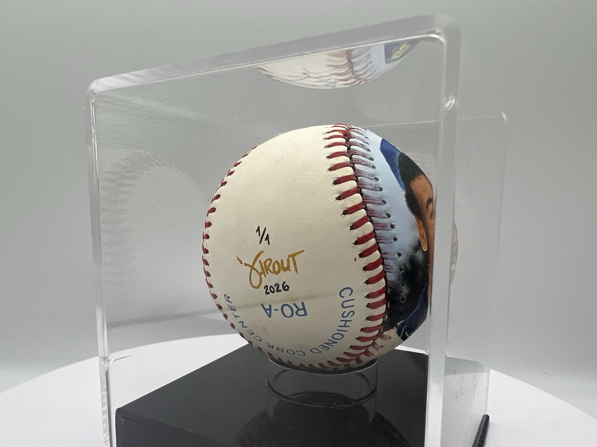 jtroutpaintings's tweet photo. Just finished this painted baseball of Ken Griffey Jr. This ball had an earlier Griffey signature on it, so I painted the photo from his 1989 Upper Deck rookie card. This was a fun one to take on. Thanks for looking!
#paintedbaseball #kengriffeyjr #oneofone https://t.co/XKrej1YCAI