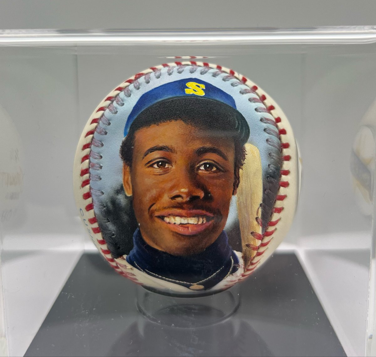 jtroutpaintings's tweet photo. Just finished this painted baseball of Ken Griffey Jr. This ball had an earlier Griffey signature on it, so I painted the photo from his 1989 Upper Deck rookie card. This was a fun one to take on. Thanks for looking!
#paintedbaseball #kengriffeyjr #oneofone https://t.co/XKrej1YCAI