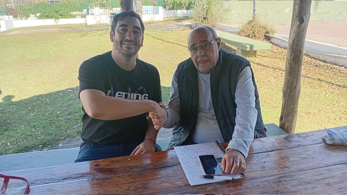 BasquetParque's tweet photo. En una reunión mantenida hoy entre el máximo responsable del básquet del @BasquetParque Mario García y el director técnico Cristian Colli se acordó la continuidad del entrenador para la próxima temporada de @LigaARGbasquet ...
Ampliaremos... https://t.co/wVAT6utS0V
