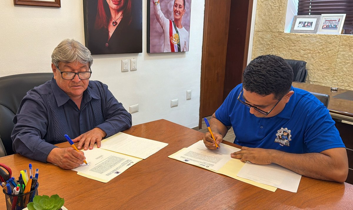 Issstecam's tweet photo. El Dir. Gral. del ISSSTECAM, Lic. Manuel Enrique Pino Castilla, firmó un convenio con Juan Carlos Navarrete Tamayo, administrador de “Servicio Electromecánico Automotriz Navarrete”, con el objetivo de que los más de 17 mil afiliados accedan a descuentos en servicios automotrices. https://t.co/pggiGHAWVv